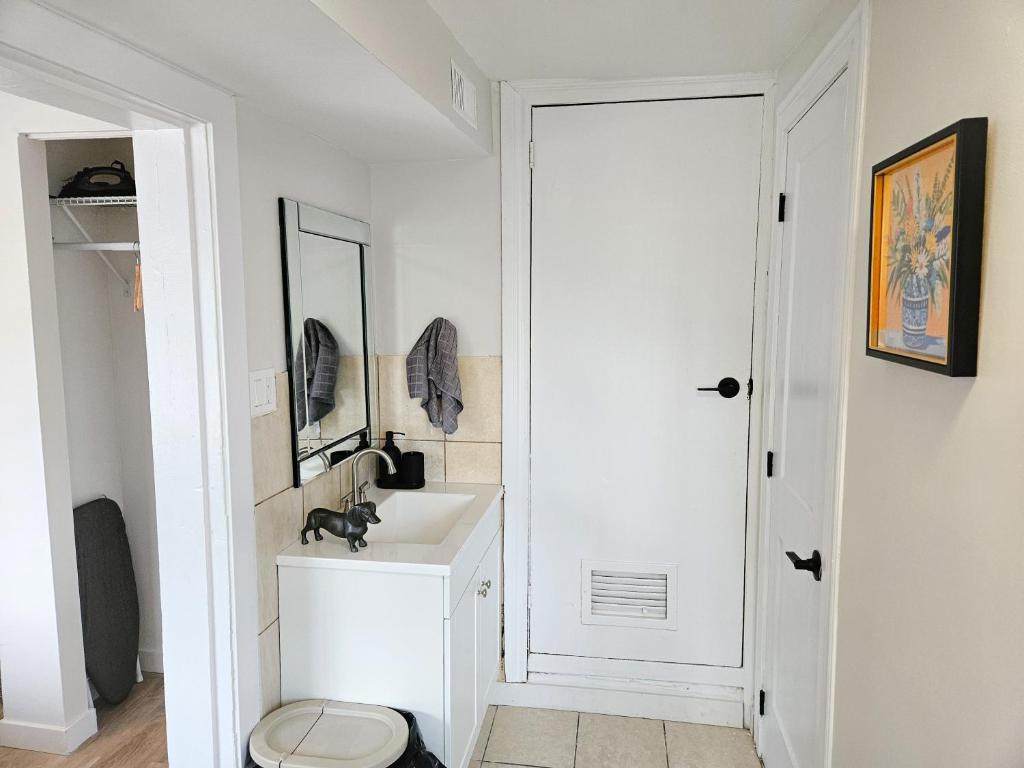 JstLikeHome - Old Ottawa Suite & Guesthouse - Resim 11