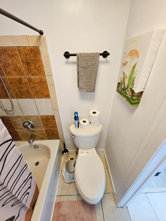 JstLikeHome - Old Ottawa Suite & Guesthouse - Resim 13