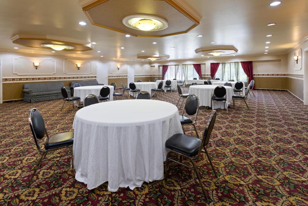 Posezení v ubytování Inn at Atlantic City Hotel & Banquet
