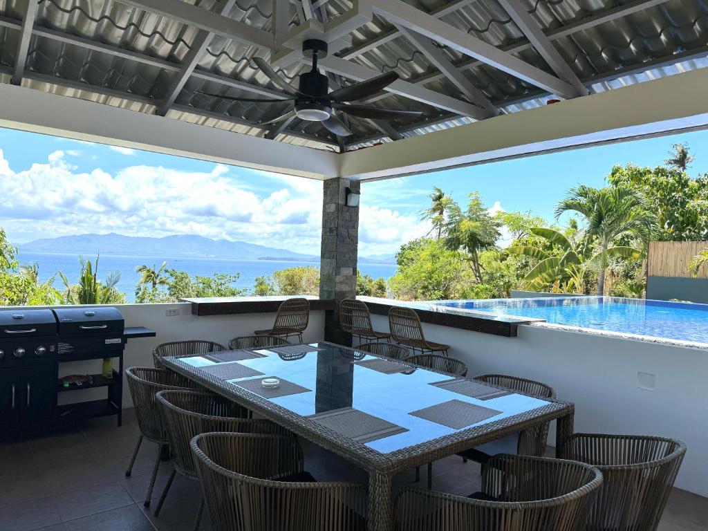 Bazén v ubytování Casa Blanca Puerto Galera nebo v jeho okolí