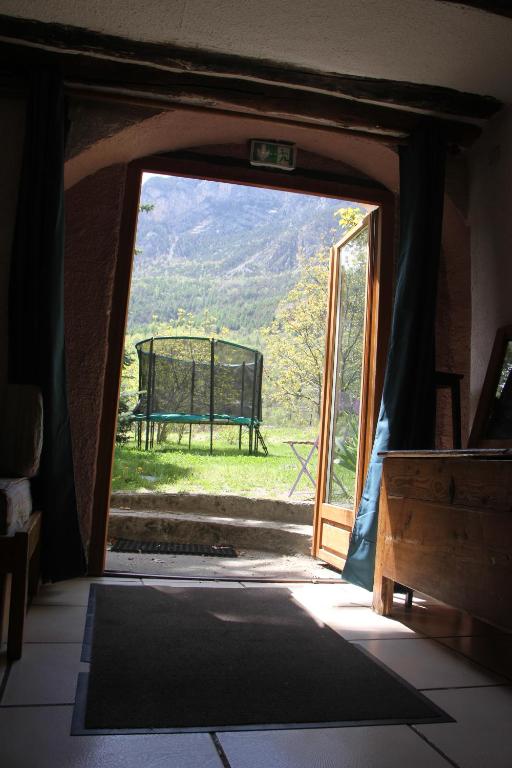 Nespecifikovaný výhled na hory nebo výhled na hory při pohledu z hostelu