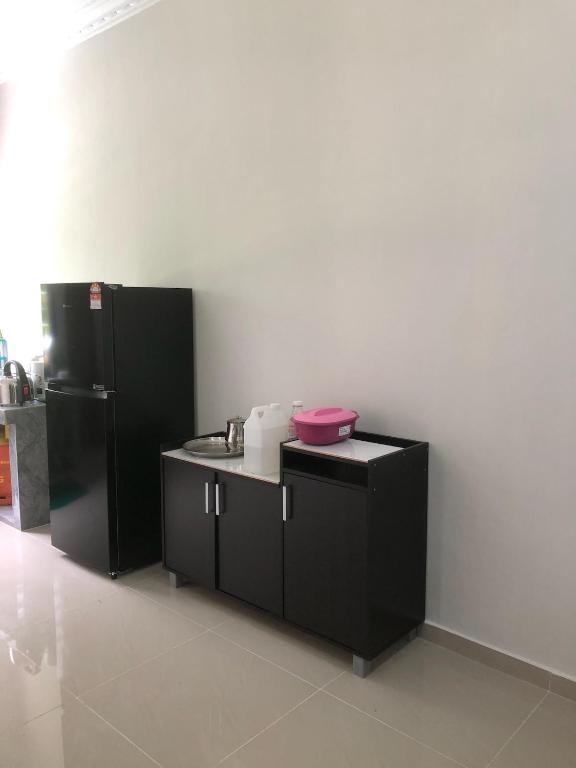 Kuchyň nebo kuchyňský kout v ubytování Homestay Siti Klang