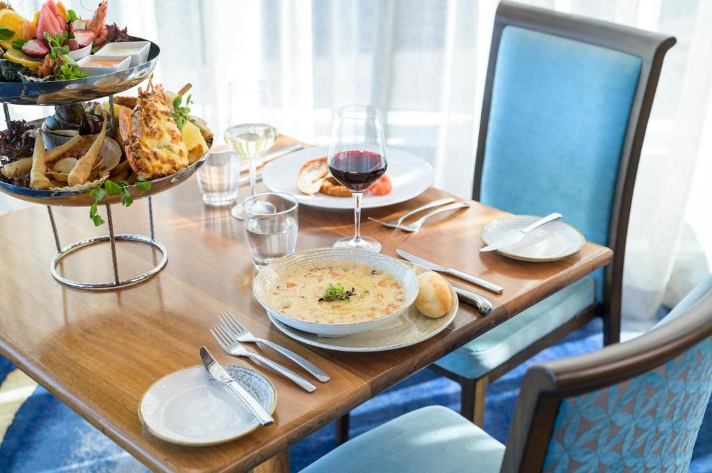 Noah's On the Beach - Resim 16