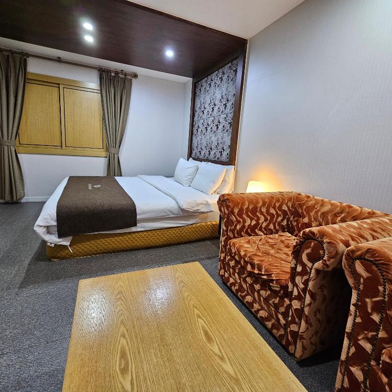 Postel nebo postele na pokoji v ubytování Amour Hotel