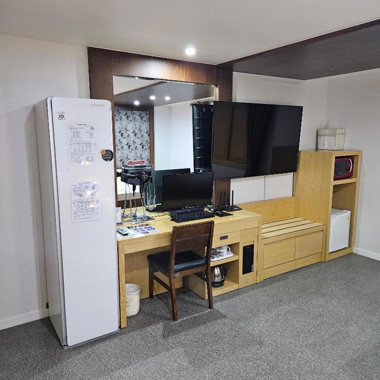 Kuchyň nebo kuchyňský kout v ubytování Amour Hotel
