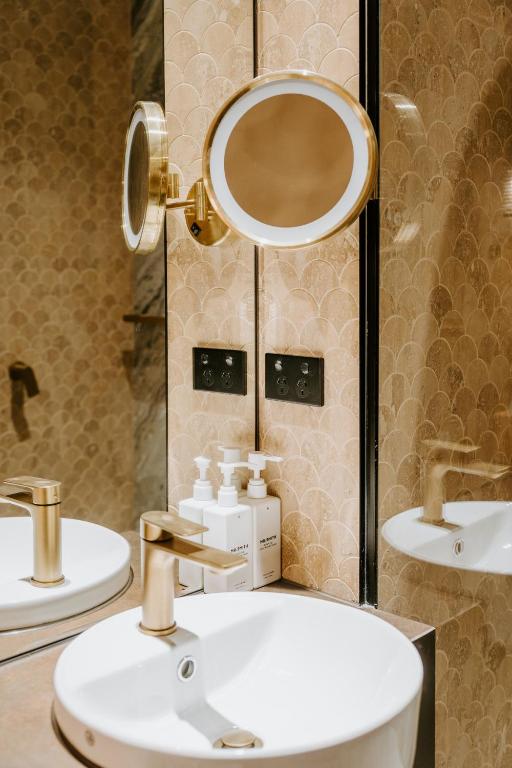 The Motley Hotel Richmond, Tapestry Collection by Hilton photo