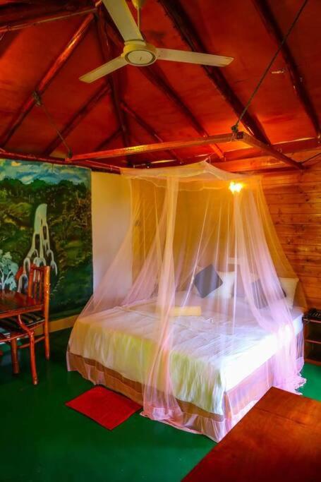 Postel nebo postele na pokoji v ubytování Ella Bamboo Cabana