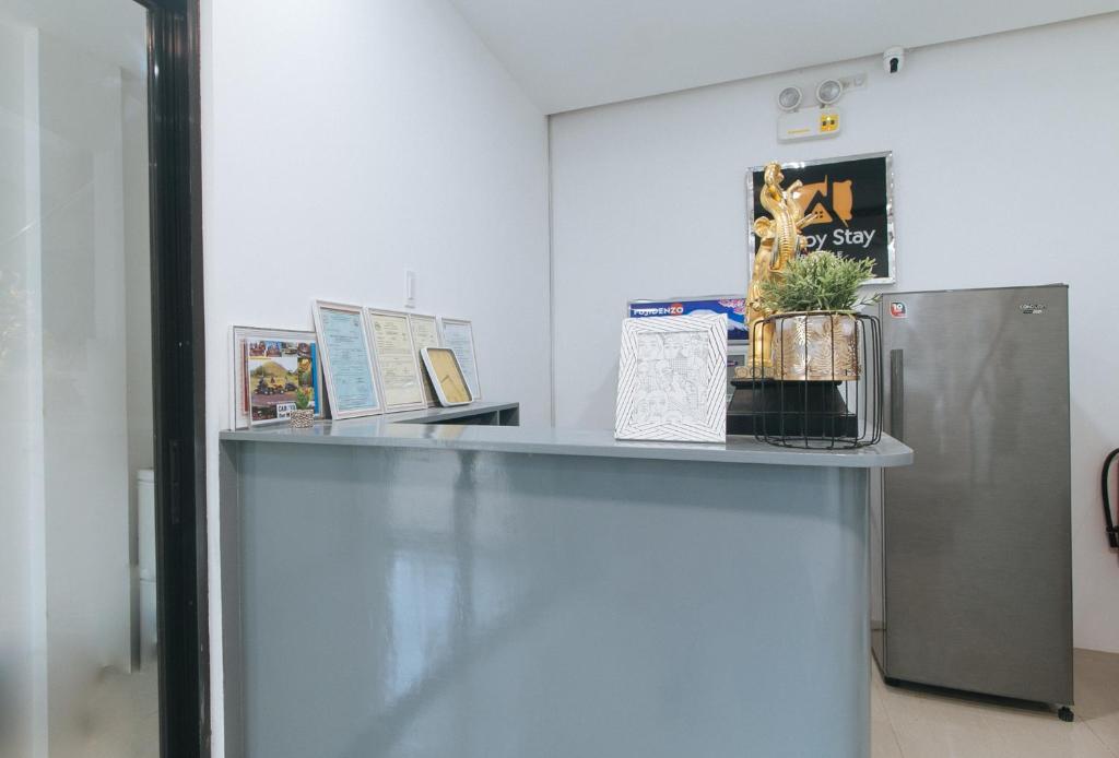 Kuchyň nebo kuchyňský kout v ubytování RedDoorz at Happy Stay Apartelle