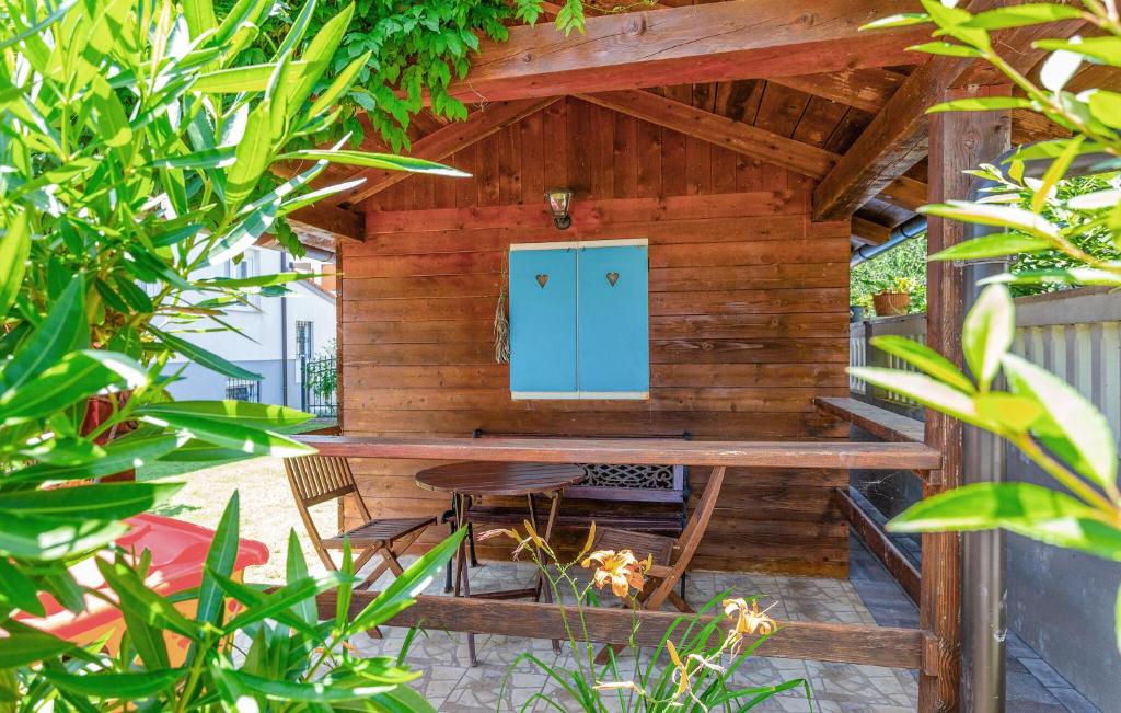 Fotografie z fotogalerie ubytování Cozy Home In Valbandon With Jacuzzi v destinaci Štinjan