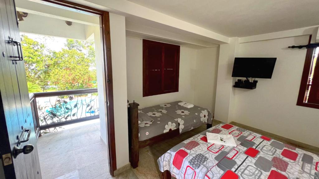 Postel nebo postele na pokoji v ubytování Kamelot Colonial