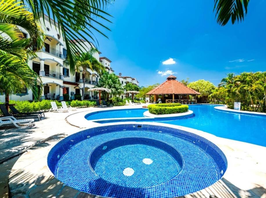 Πισίνα στο ή κοντά στο Palmas de Tamarindo Resort, 304E