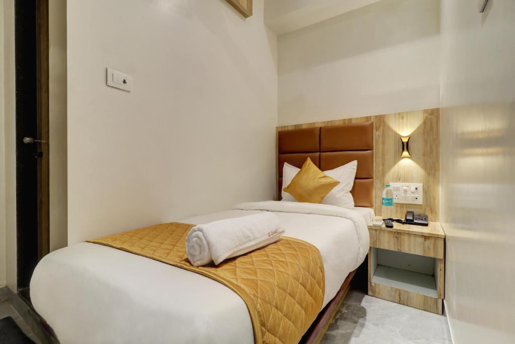 Postel nebo postele na pokoji v ubytování Hotel Enigma Inn