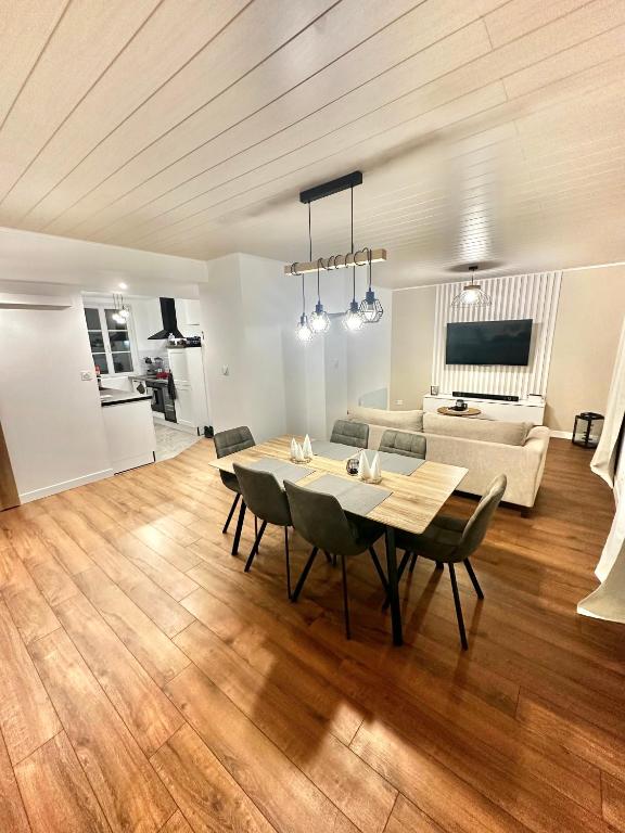 Kuchyň nebo kuchyňský kout v ubytování Appartement chaleureux
