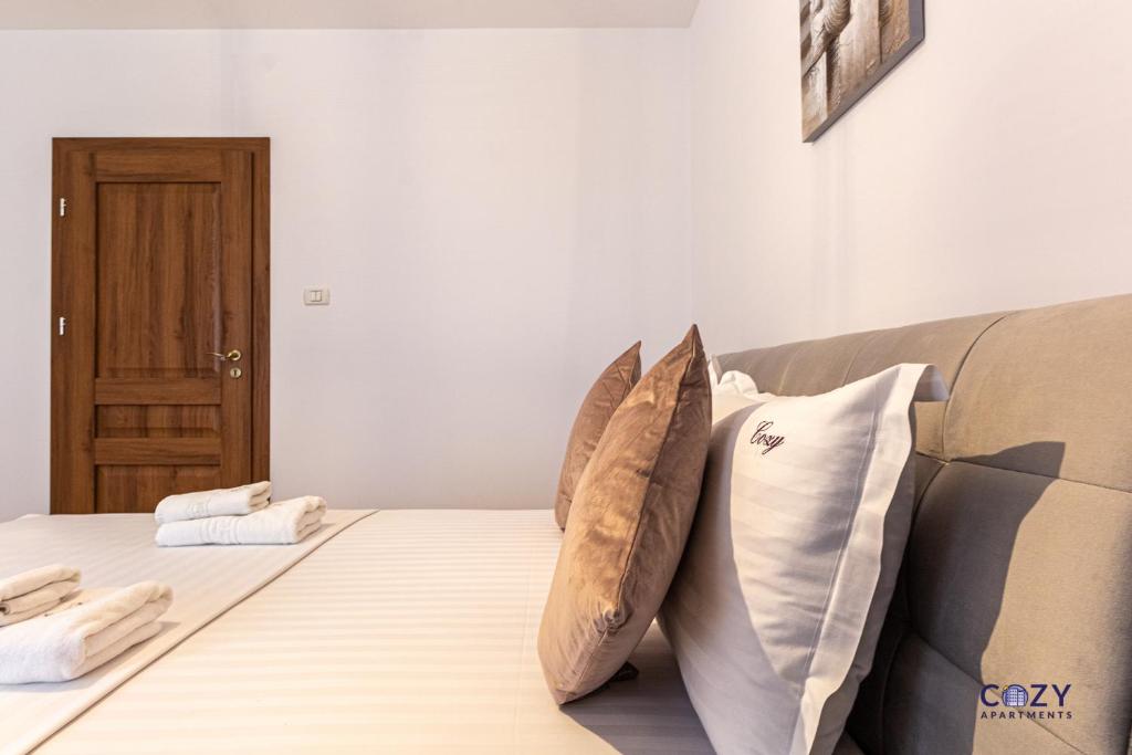 Cozy Brand New Boutique ApartHotel Brasov - Resim 17