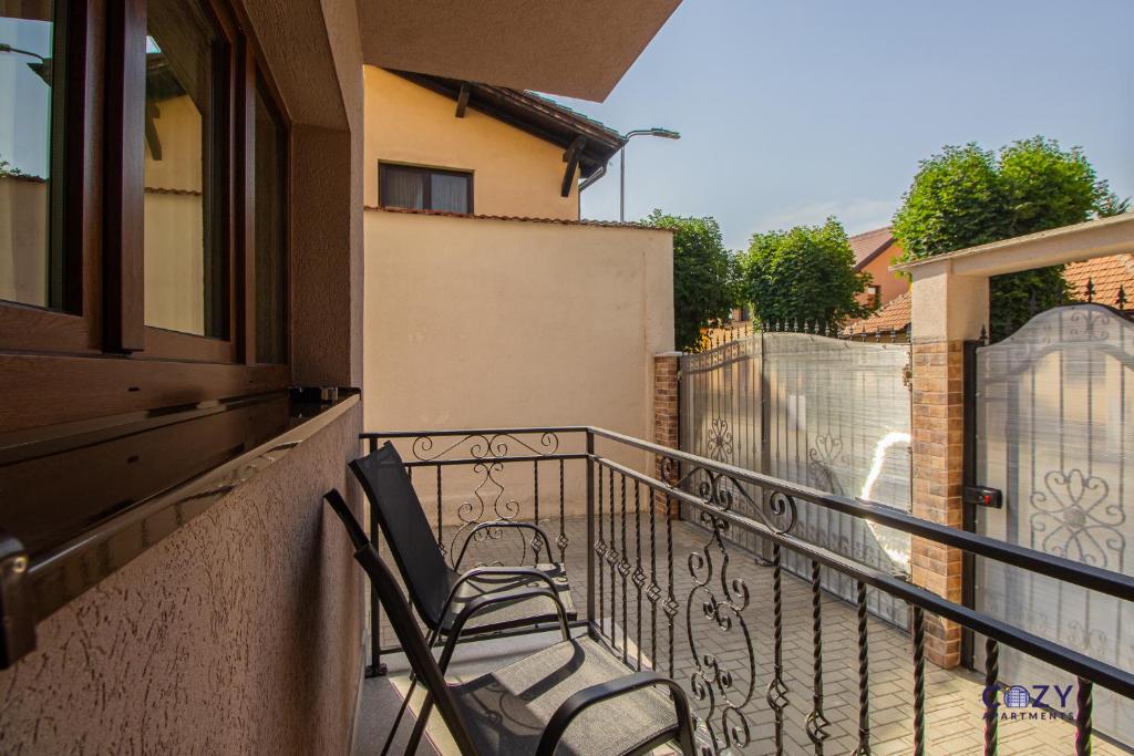 Cozy Brand New Boutique ApartHotel Brasov - Resim 45