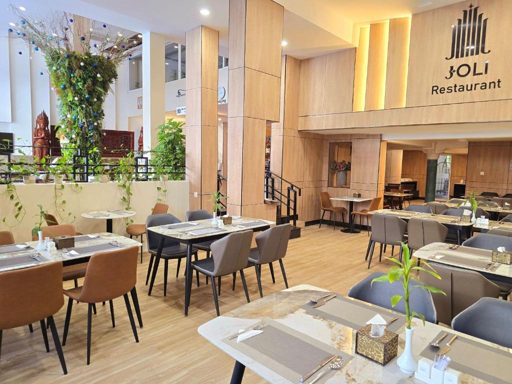 Joli Hotel & Restaurant Feature 1