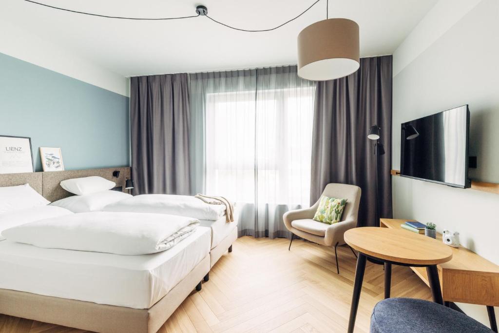 Postel nebo postele na pokoji v ubytování harry's home Lienz hotel & apartments