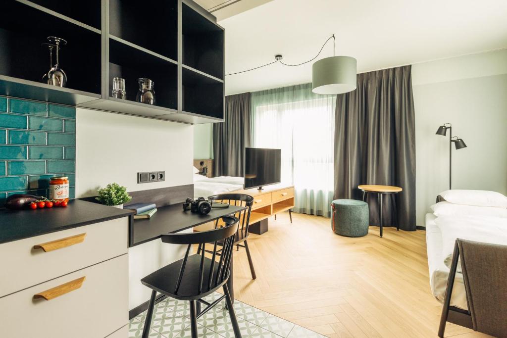 Kuchyň nebo kuchyňský kout v ubytování harry's home Lienz hotel & apartments