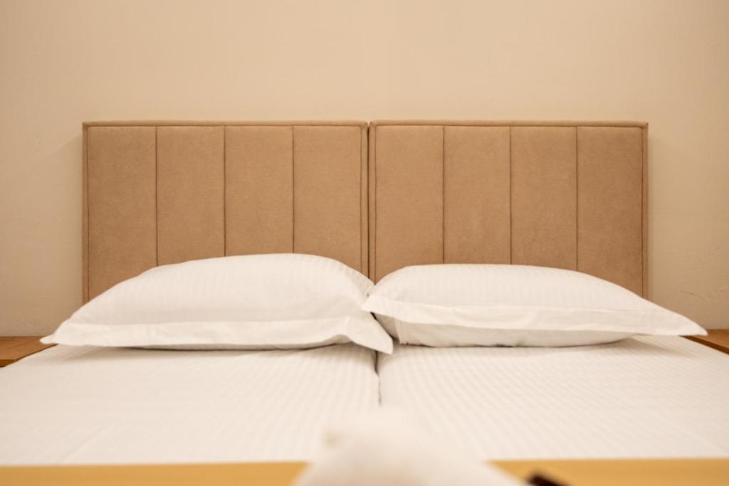Postel nebo postele na pokoji v ubytování Illyria Hotel