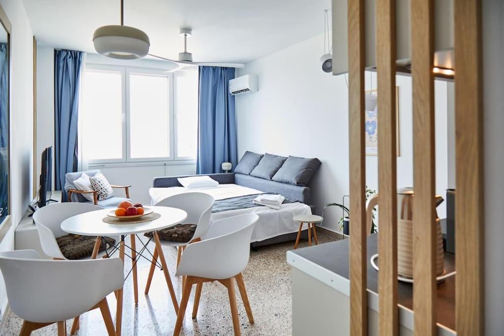 Crispi Luxury & Spacious Apt-Sour Sisters Apts