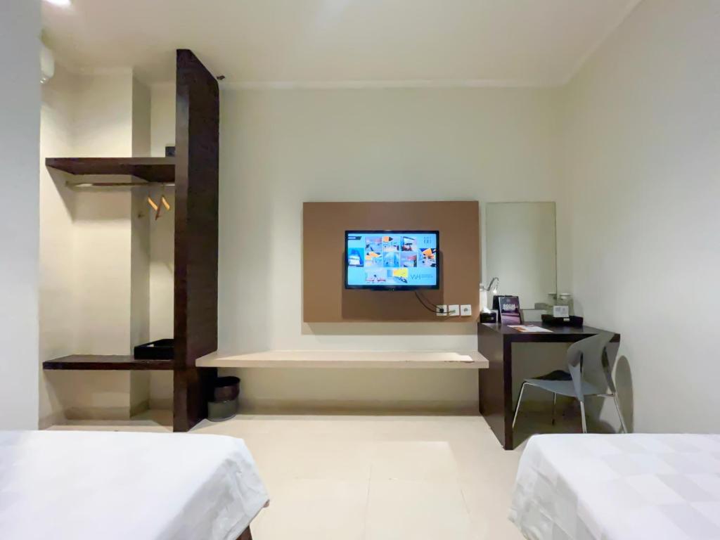 Postel nebo postele na pokoji v ubytování Hotel 88 Embong Kenongo - Kayun By WH