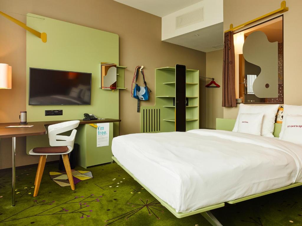 Postel nebo postele na pokoji v ubytování 25hours Hotel Zürich West