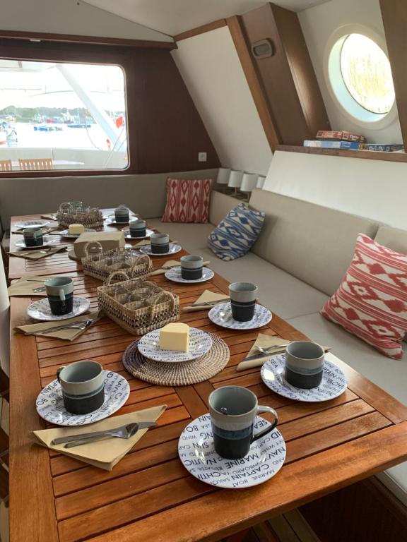 Příslušenství pro přípravu čaje a kávy v ubytování Valmarelo Maxi Catamaran