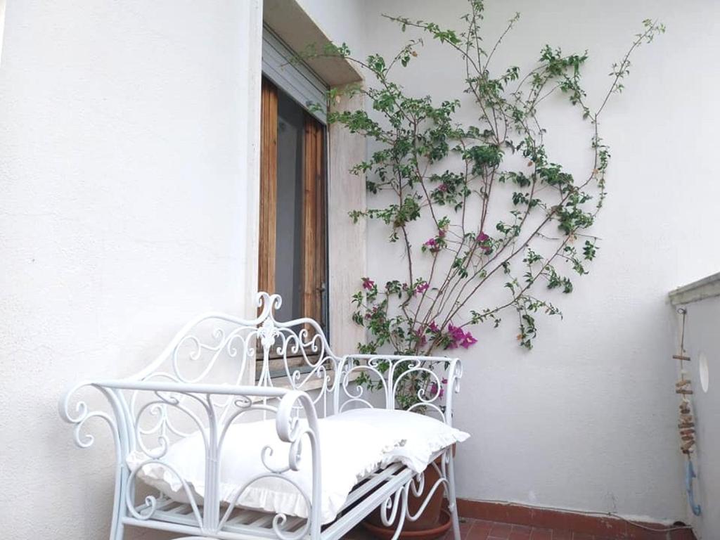 Balkón alebo terasa v ubytovaní Toscana Grande Appartamento in Villa con 2 camere, terrazze, giardino e posto auto privato Tutti spazi uso esclusivo