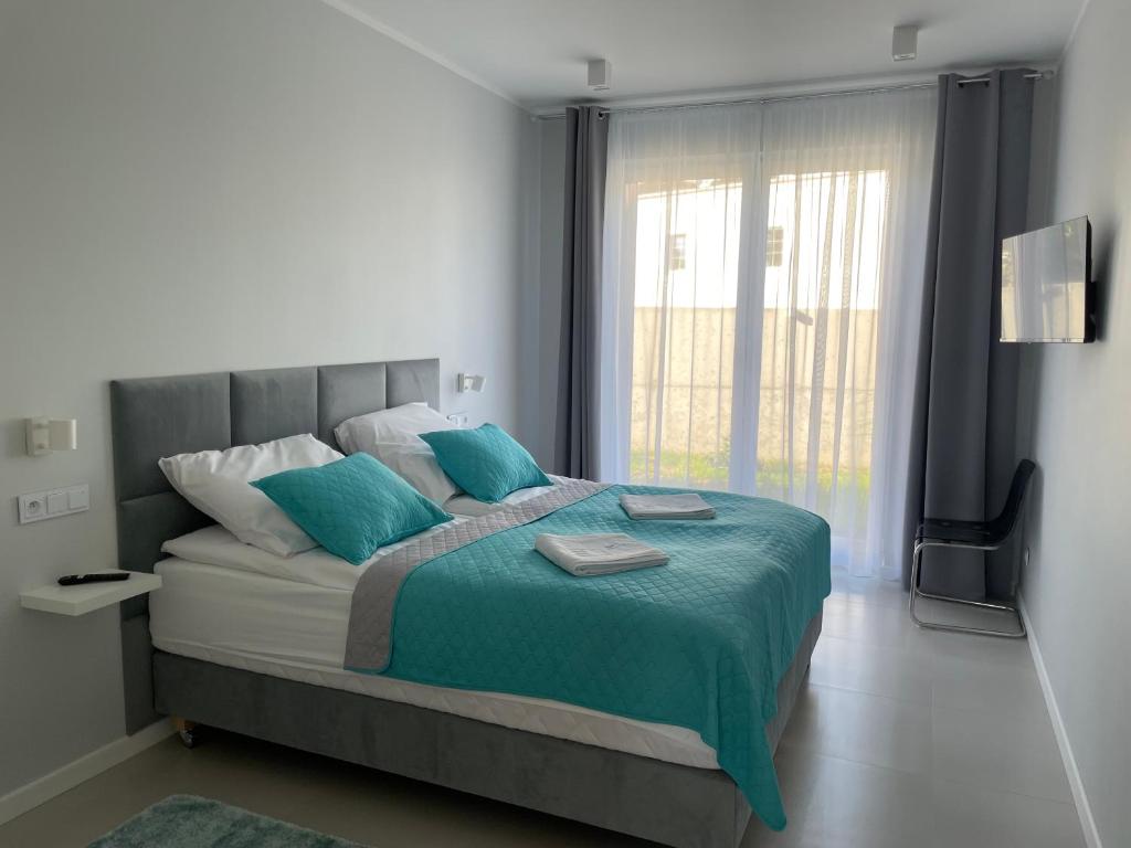 Posteľ alebo postele v izbe v ubytovaní Apartamenty AQUA MAZURY