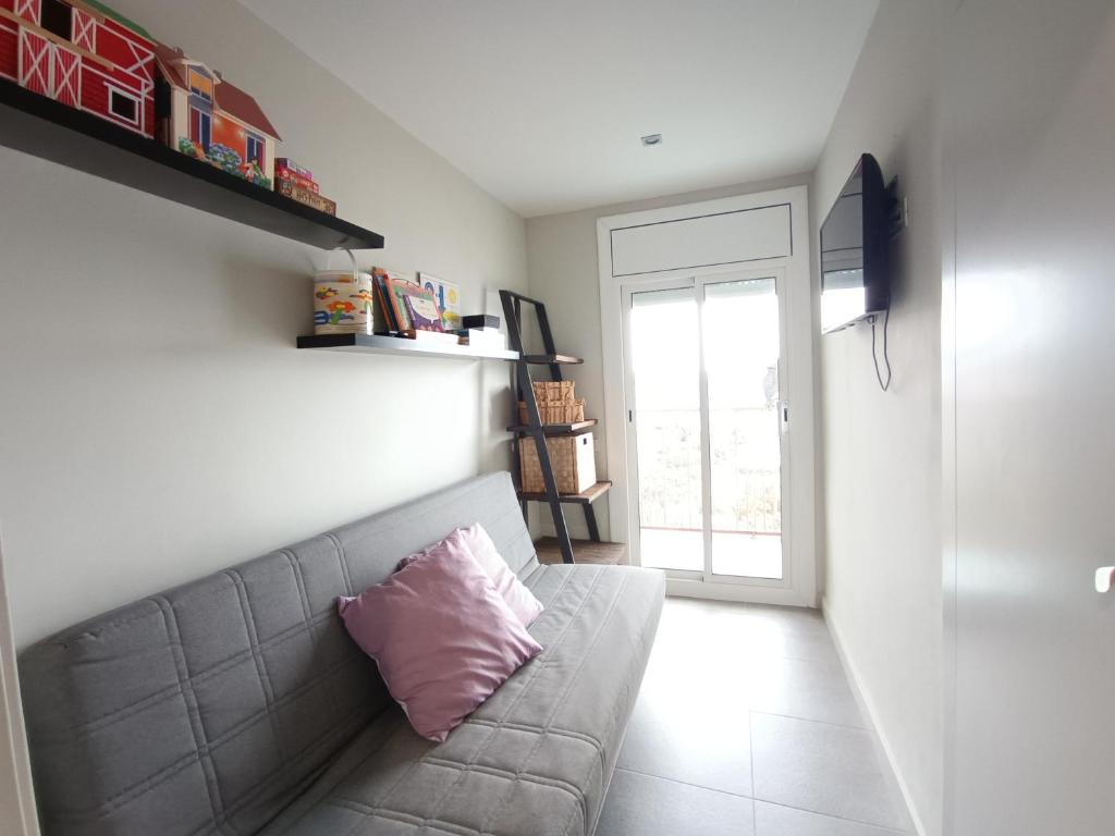 Televízia a/alebo spoločenská miestnosť v ubytovaní Aiguaneu Apartaments Els Pins