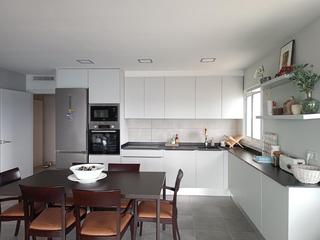 Kuchyňa alebo kuchynka v ubytovaní Aiguaneu Apartaments Els Pins
