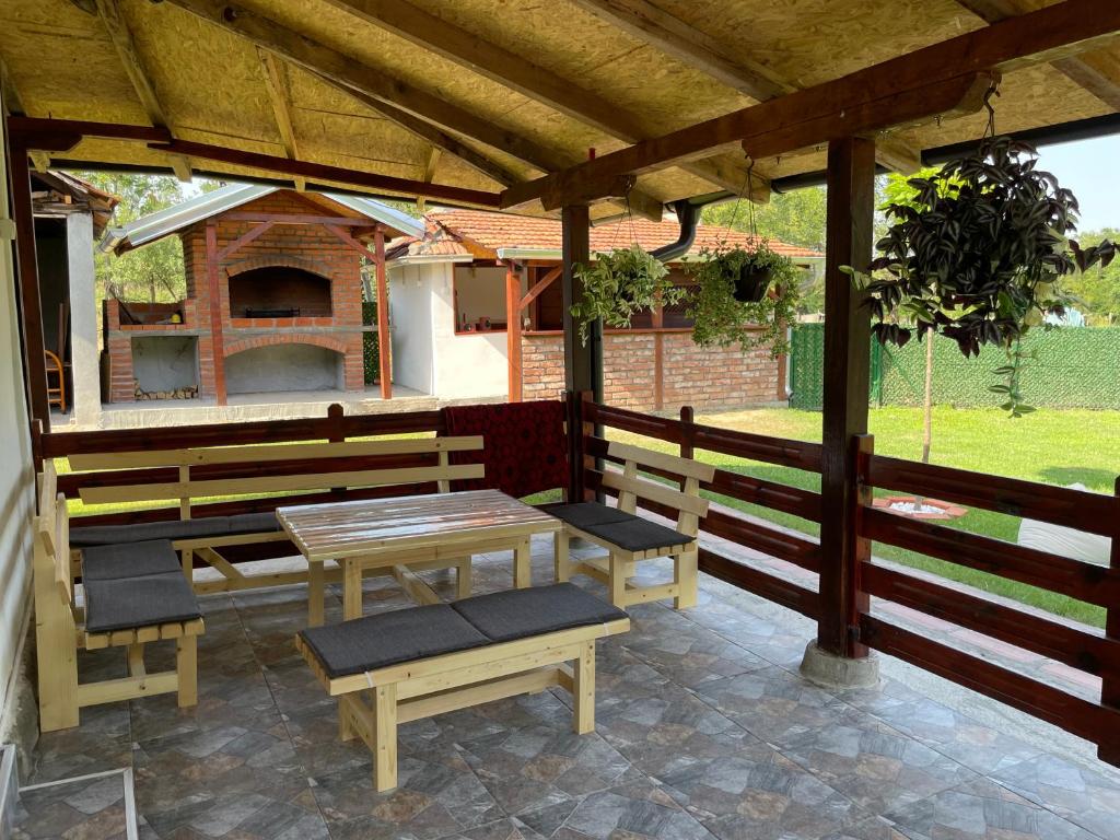 Vikendica Cerović - Two-Bedroom House