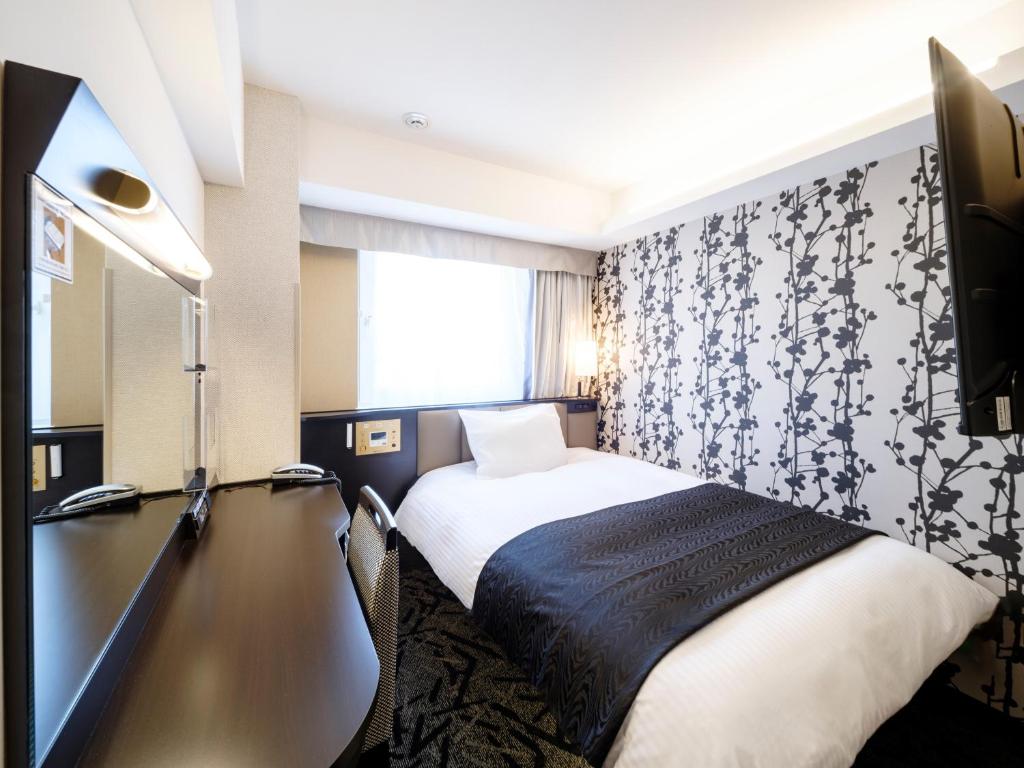 Postel nebo postele na pokoji v ubytování APA Hotel AkihabaraSuehirocho Ekimae -Electric Town-