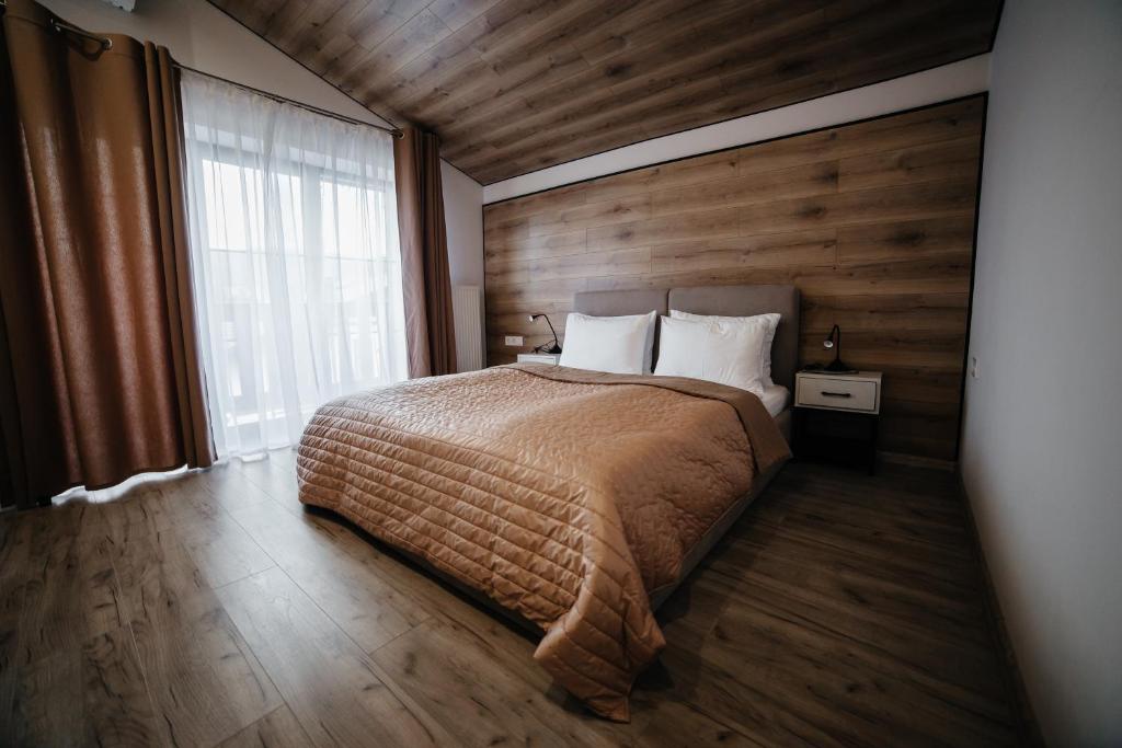 Postel nebo postele na pokoji v ubytování Mountain Residence Apartments & Chalet