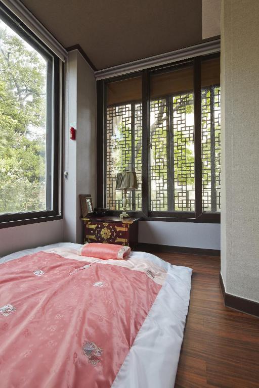 Postel nebo postele na pokoji v ubytování Jiwoljang Guesthouse