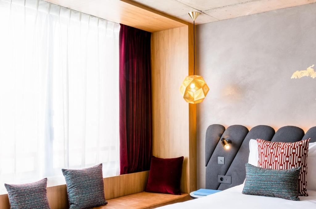 Renaissance Bordeaux Hotel - 8