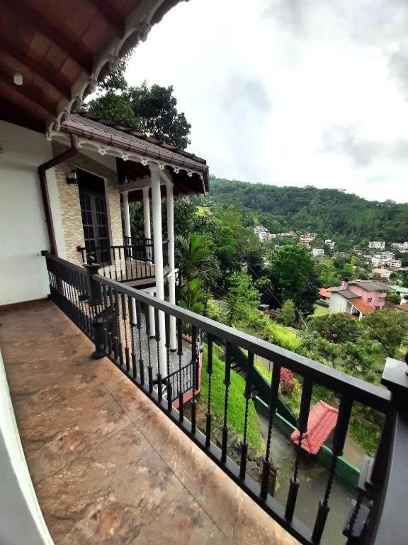 Balkón nebo terasa v ubytování Laaya Kandy