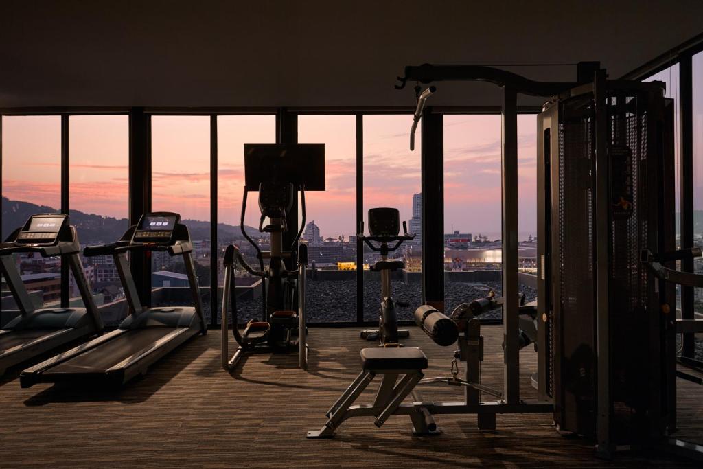 Fitness centrum a/nebo fitness zařízení v ubytování Dinso Resort & Villas Phuket, Vignette Collection by IHG