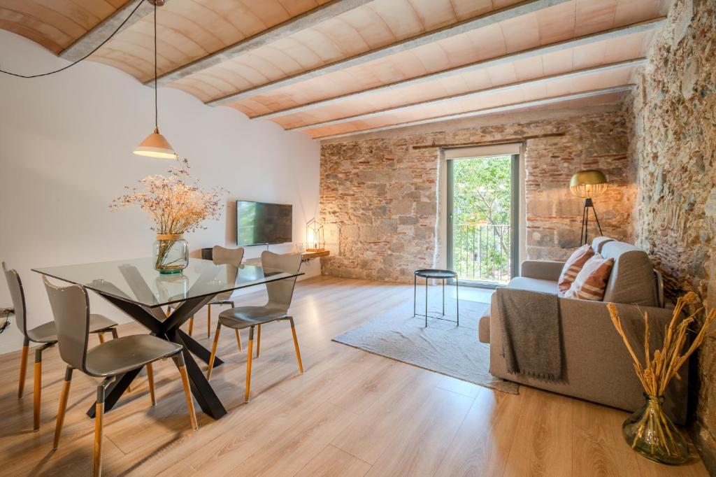 Flateli -Plaça Catalunya 3-2 - Two-Bedroom Apartment