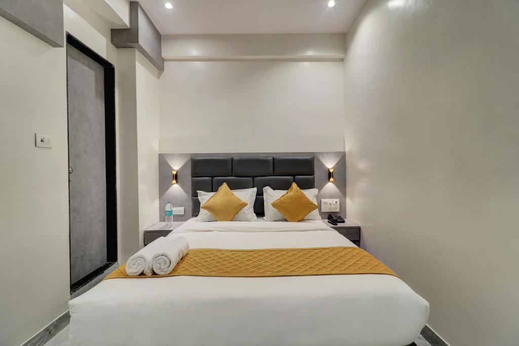 Postel nebo postele na pokoji v ubytování Hotel Enigma Inn