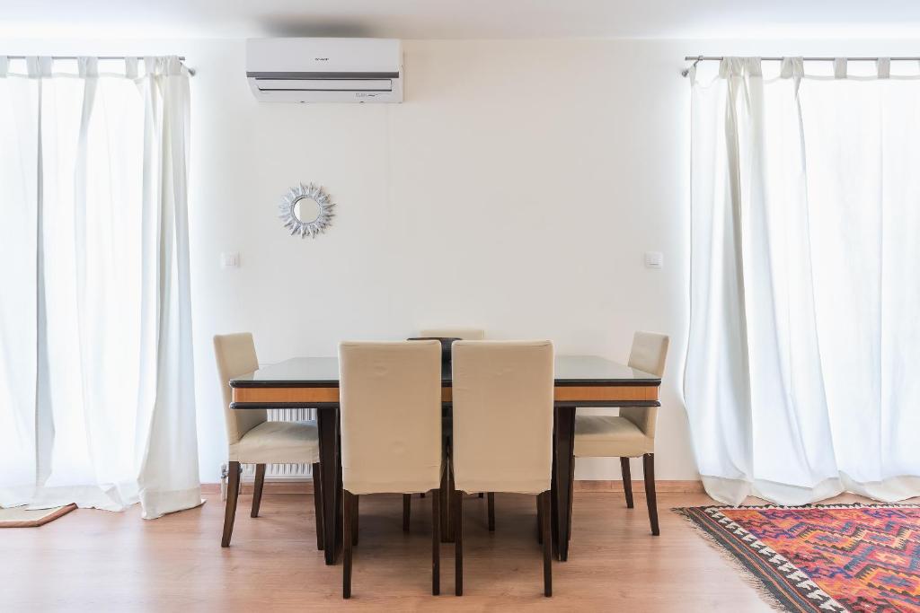 رزرو هتل، آبگرم Syntagma با نمای آکروپلیس | 09037376597
