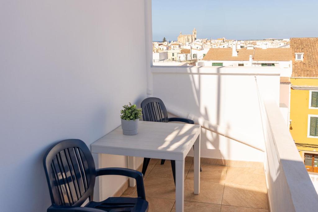 Balkón alebo terasa v ubytovaní Hostal Menurka