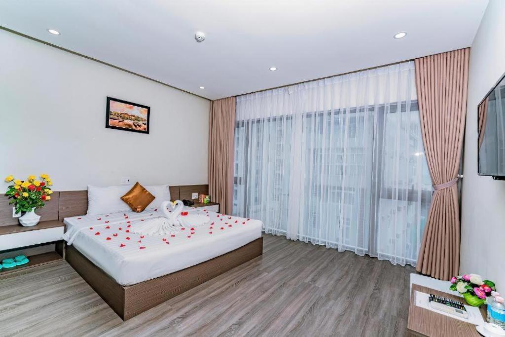 Postel nebo postele na pokoji v ubytování The Shann Hotel Danang