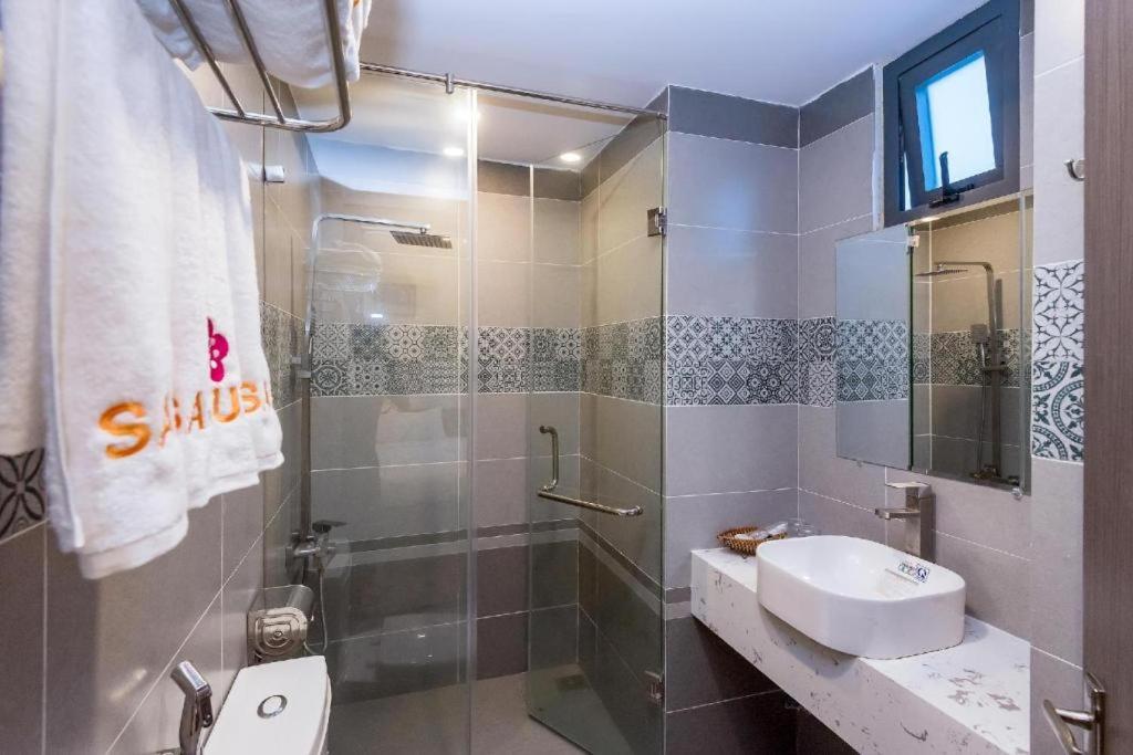 Koupelna v ubytování The Shann Hotel Danang