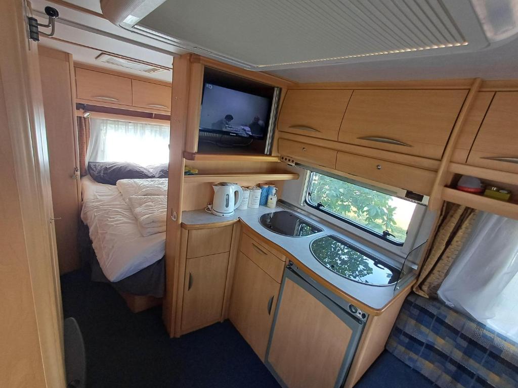 Kuchyň nebo kuchyňský kout v ubytování Caravan Petiet