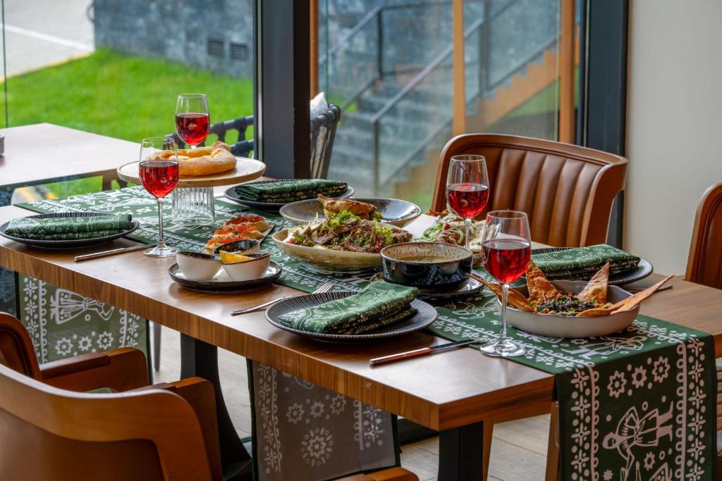 لابی و فضای عمومی Greenwood Hotel Restaurant & Spa - تصویر ۵