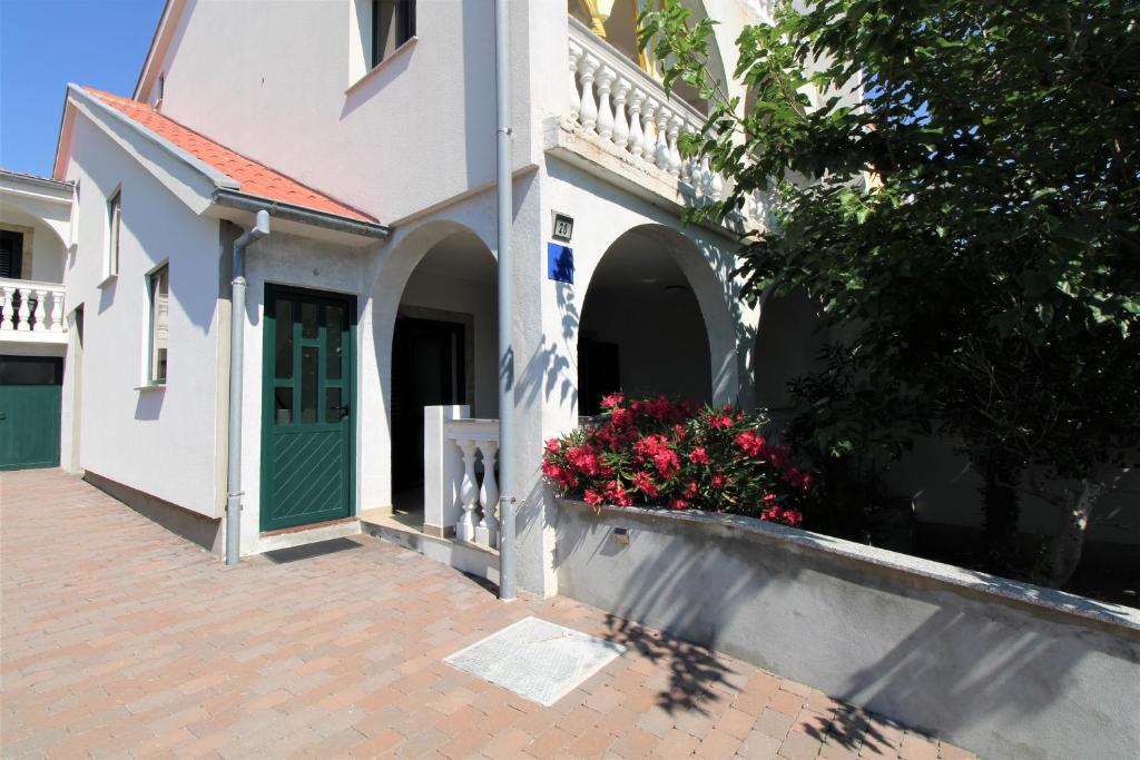 Το κτήριο όπου στεγάζεται  το διαμέρισμα