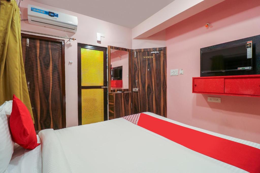 Postel nebo postele na pokoji v ubytování Collection O NEOSTAY TOWN HOUSE