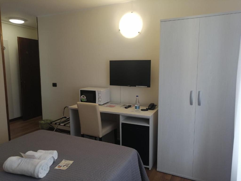 TV a/nebo společenská místnost v ubytování Hotel Siros