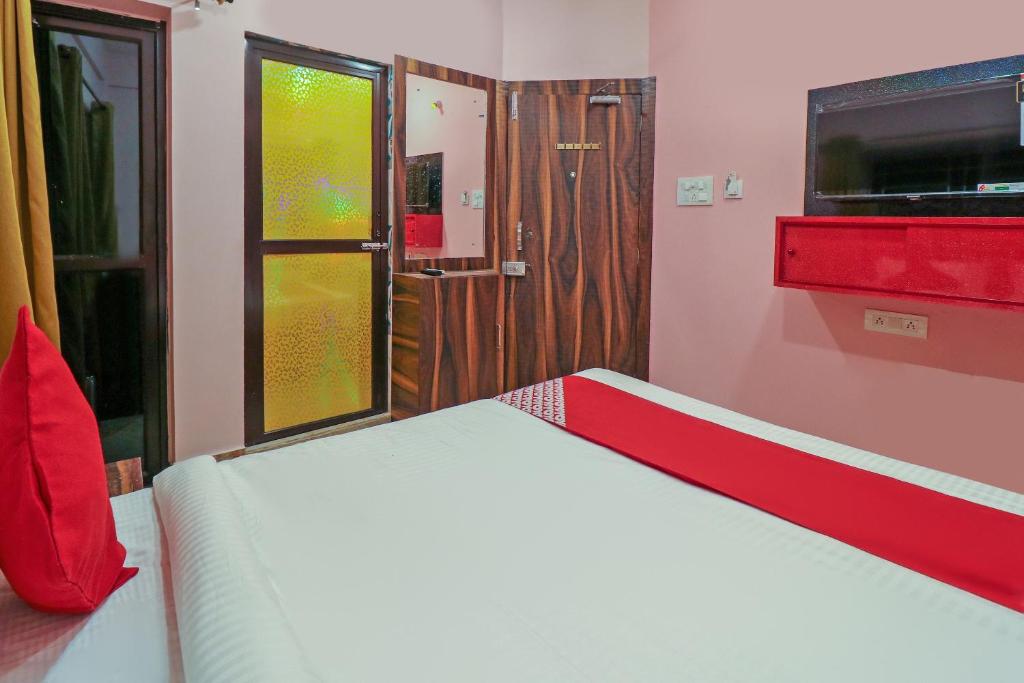 Postel nebo postele na pokoji v ubytování Collection O NEOSTAY TOWN HOUSE
